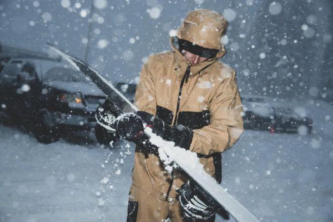 OB视讯能爬雪山能撑场子这个冬天北面校服又又又赢麻了？(图6)